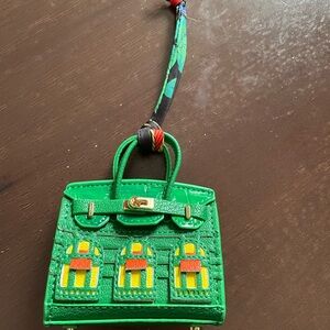 Ear PODS Green Designer Mini Bag NWOT